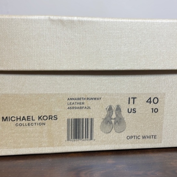 MICHAEL KORS COLLECTION
Annabeth Starfish-Embellished Leather Sandal - Picture 6 of 8